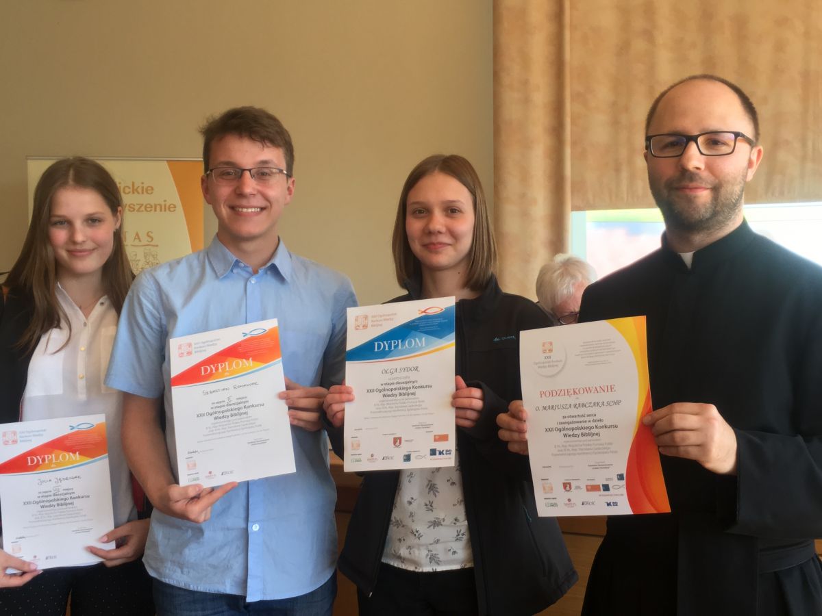 Sebastian Romaniak finalistą, Julia Jędrczak laureatem etapu diecezjalnego XXII Ogólnopolskiego Konkursu Wiedzy Biblijnej. 